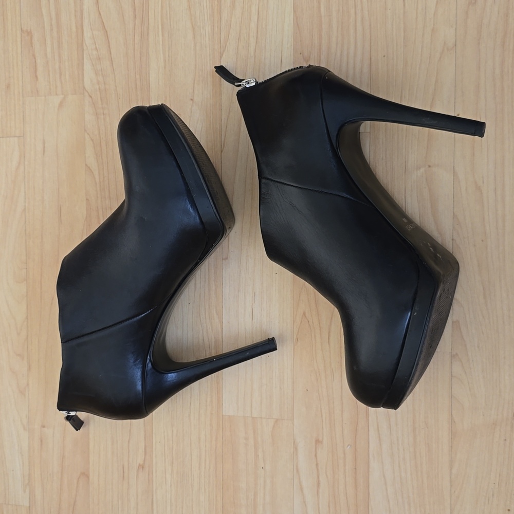 Nine West Haywire Black Leather Ankle Bootie High Heels Womens Size 9M